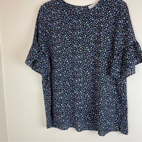 Bundle of 2 Medium Ditsy Floral Blouse - Picture 2 of 11